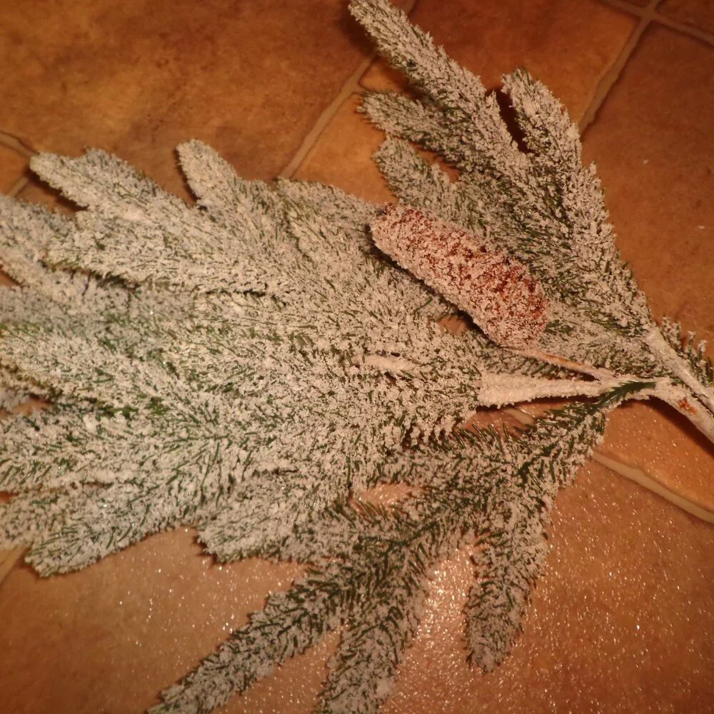 NWOT Faux Snow Greenery Pine Bow 28